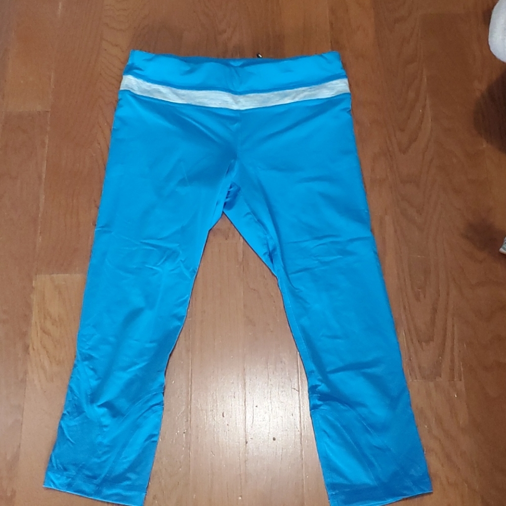🍋Lululemon🍋 inspire crop II size 8